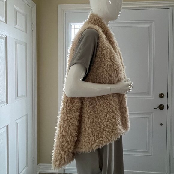 Faux Fur Fun Vest - Light tan - Picture 6 of 13